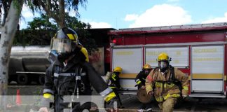 Bomberos realizan ejercicio demostrativo de extinción de incendios en Managua