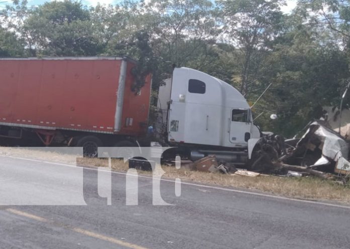 Impacto entre camión y furgón deja un fallecido en Condega