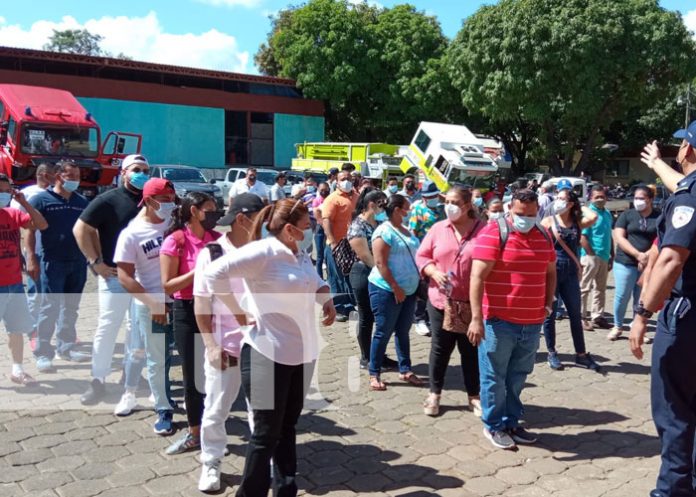 Policía y bomberos capacitan a vendedores de pólvora en Managua
