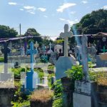 Ambiente en el Cementerio Oriental, en Managua