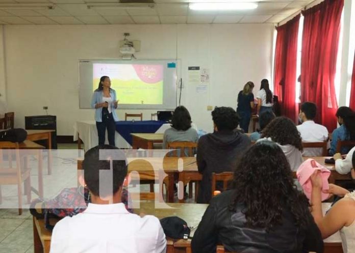 Estudiantes de la universidad FAREM Estelí reciben charla sobre derechos de las mujeres