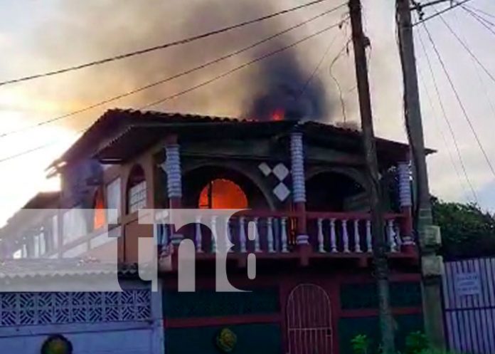 Incendio en una vivienda de dos plantas en El Crucero, Managua