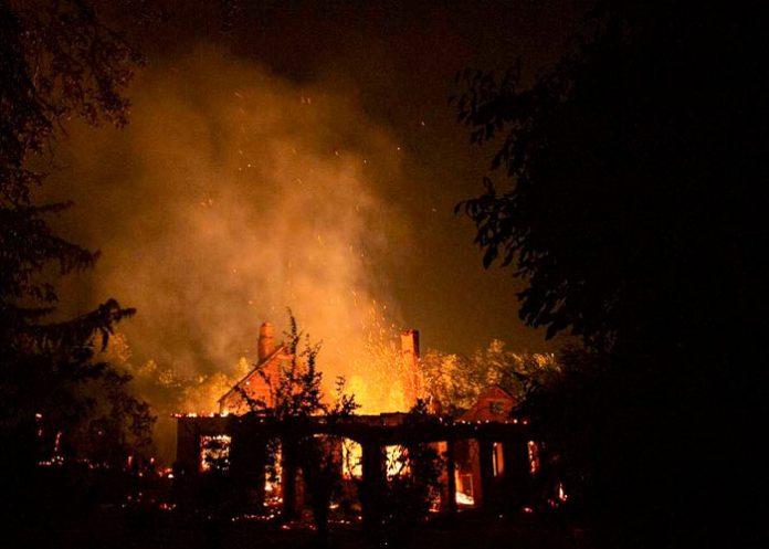 Cuatro hermanos mueren carbonizados tras incendio en su casa en Argentina