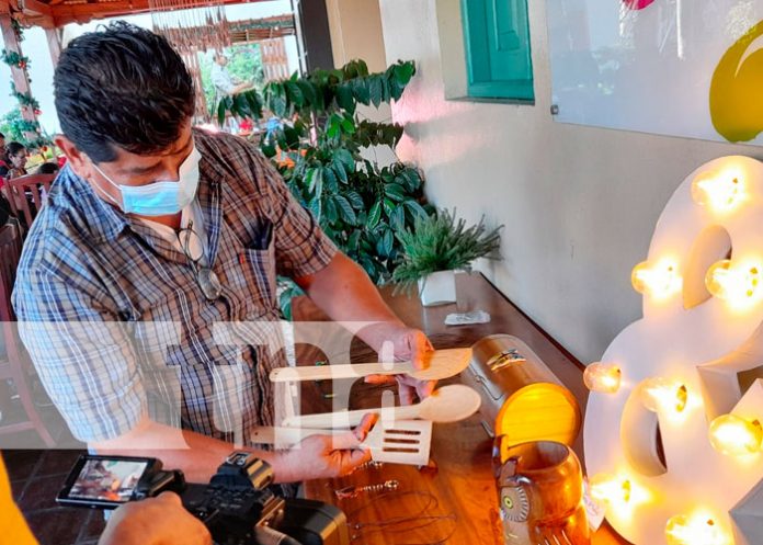 Arte D'Tellez expone sus creaciones en bambú en la Casona del Café, Managua