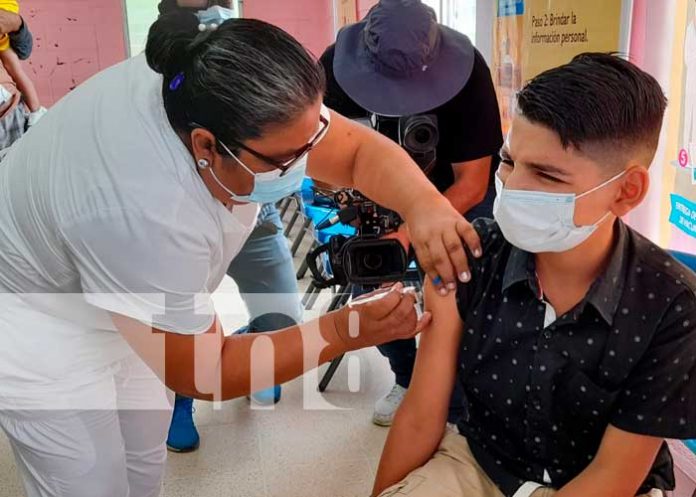 Niños, jóvenes y adultos inmunizados contra el COVID-19 en San Rafael del Sur