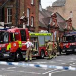 Once niños resultan heridos tras colapsar el techo de escuela en Londres