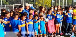 Entrega de uniformes deportivos para ligas de fútbol en Managua