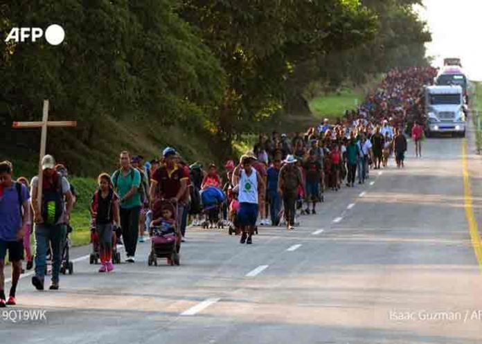 México regulariza a 800 migrantes en tránsito por su territorio