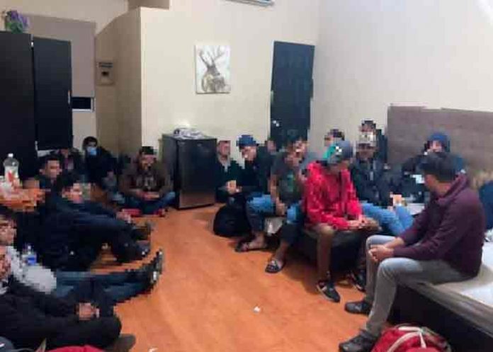 Agencia localiza a 195 migrantes hacinados en un hotel en Monterrey, México