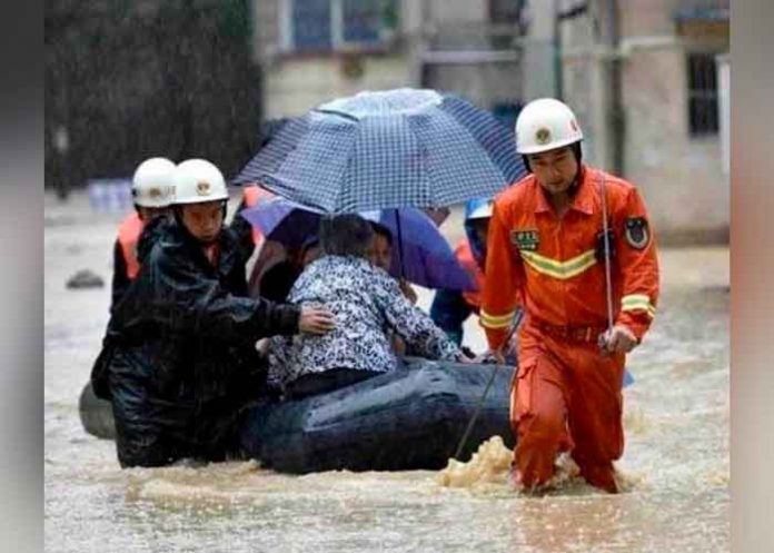 Al menos ocho personas muertas por inundaciones en Indonesia