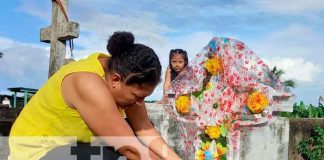 Familias de San Carlos visitan a sus deudos en el cementerio municipal