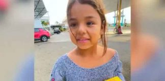 ¡Sorprendente! Niña que habla cuatro idiomas y vende dulces en Ecuador