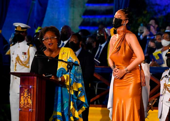 Declaran a Rihanna héroe nacional en Barbados