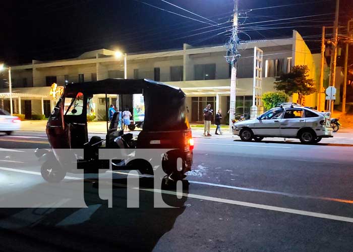 Conductor impacta a pasajeros que viajaban en una caponera, en Managua