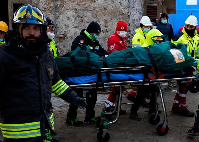 Cuatro personas murieron y varias desaparecidas tras derrumbarse un edificio en Sicilia