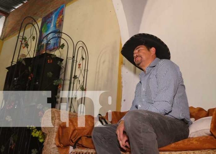 Familias de Estelí rinden homenaje a Rey de las Rancheras Vicente Fernández