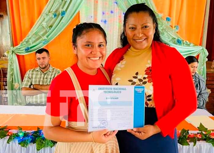 Mujeres emprendedoras de Río Blanco se graduan en diferentes cursos