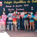 Entregan juguetes a estudiantes del Colegio Republica de Cuba