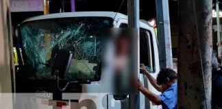 Accidente de tránsito deja una persona prensada en Managua