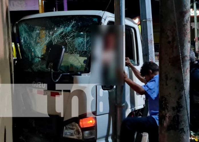 Accidente de tránsito deja una persona prensada en Managua