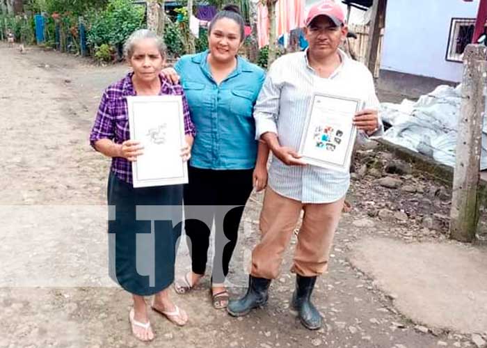 Gobierno de Nicaragua entrega títulos de propiedad