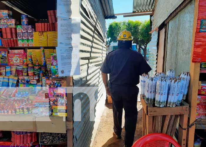 Foto: Bomberos Unificados inspeccionan puestos de pólvora para prevenir tragedias en Managua | TN8