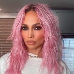 Jennifer López cambia el color de su cabello a rosa y se lo corta