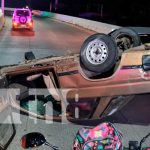 Managua: Carro acaba volcado en el paso a desnivel Rubenia