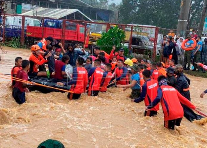 El tifón Rai arrasa la isla filipina de Siargao con graves inundaciones