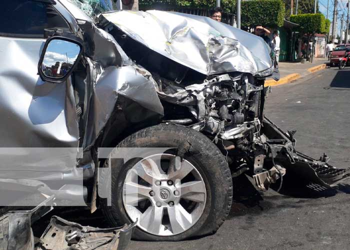 "Vivitos y coleando" después de brutal accidente en la Colonia Nicarao 
