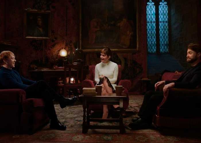 Harry Potter, Hermione Granger y Ron Weasley se preparan para el regreso a Hogwarts. 