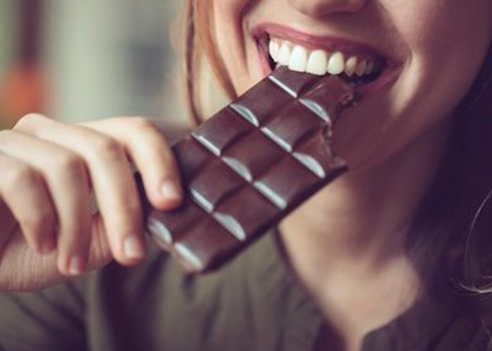 ¿Sabías qué comer chocolate amargo tres veces al día ayuda a ser más feliz? 