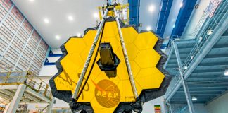 Lanzamiento del telescopio James Webb se retrasa por problema comunicación