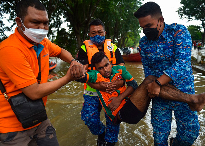 Al menos 7 muertos y 34.000 desplazados debido a las inundaciones en Malasia