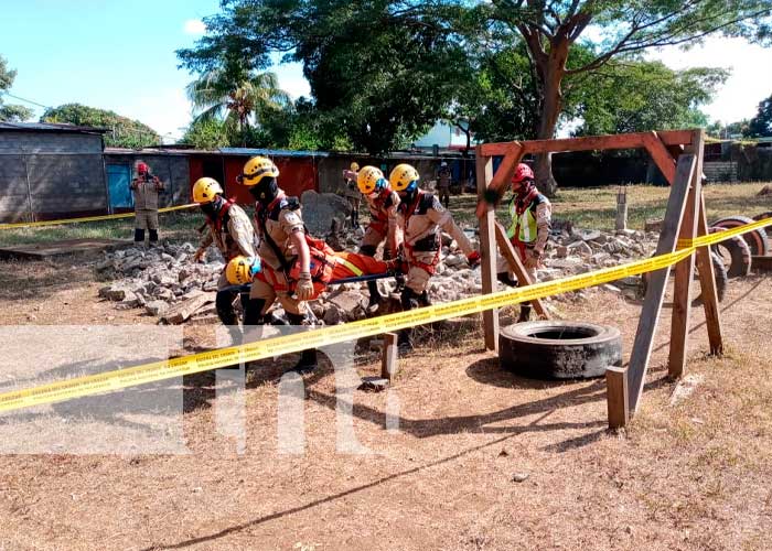 Bomberos unificados realizan rescate de víctima atrapada en estructura colapsadas en Managua | TN8