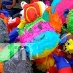 Distribuyen piñatas navideñas en Río San Juan