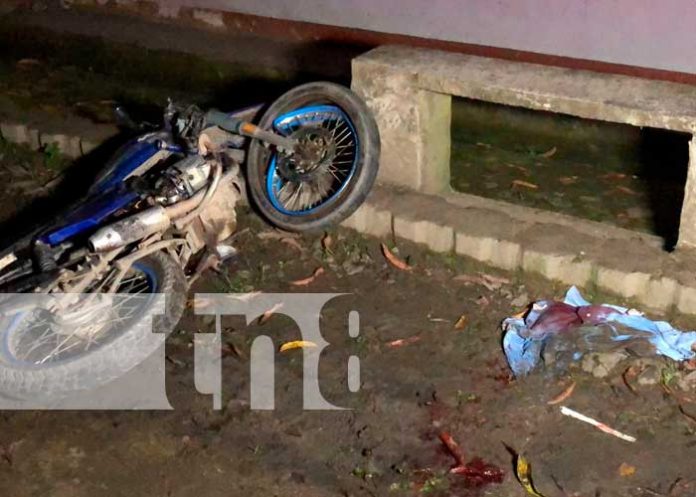Hombre sufre accidente tras perder control de su motocicleta en Jalapa