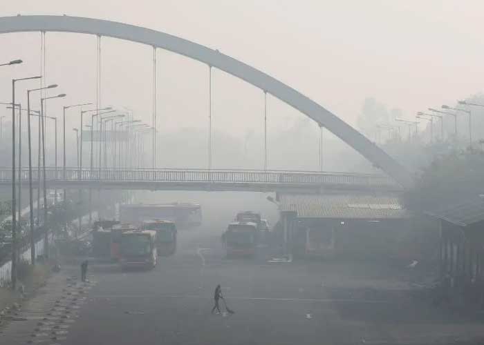 Cierran escuelas de Nueva Delhi tras aumentar la contaminación del aire