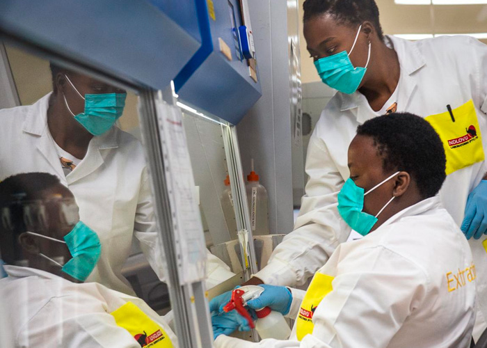 Casos de ómicron aumentan en Sudáfrica pero con pocas hospitalizaciones