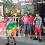 Niños celebran la Navidad con piñatas en Managua