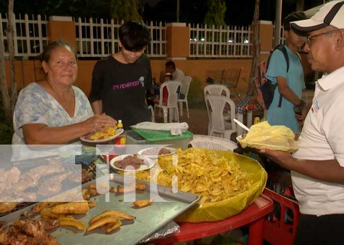 Familias visitan principales Avenidas de Managua