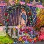 Familias disfrutan de los altares ubicados en Managua