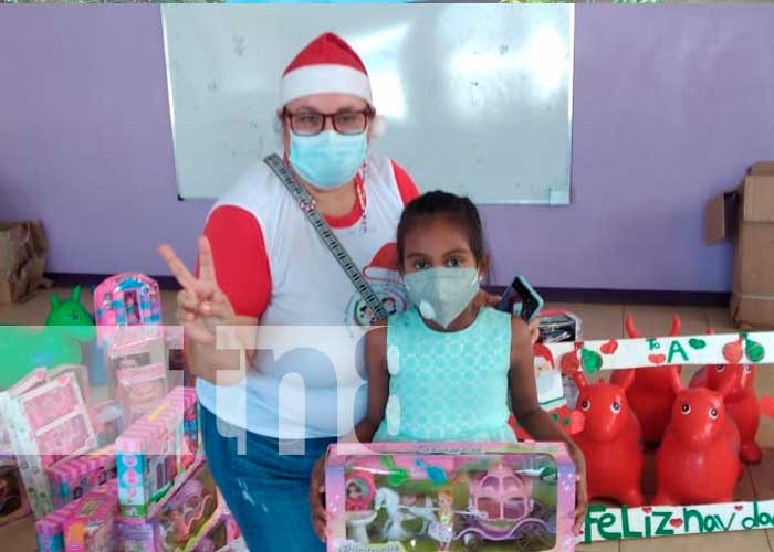 Estudiantes de Tipitapa reciben juguetes en la navidad 