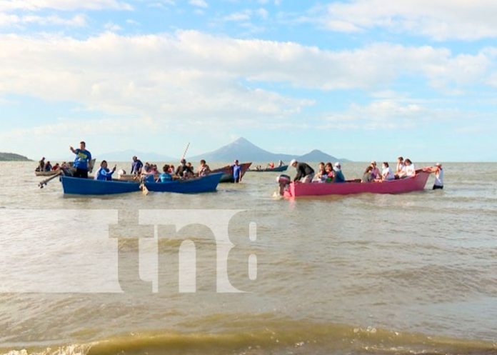 Familias de Mateare celebran purísima acuática en el lago Xolotlán
