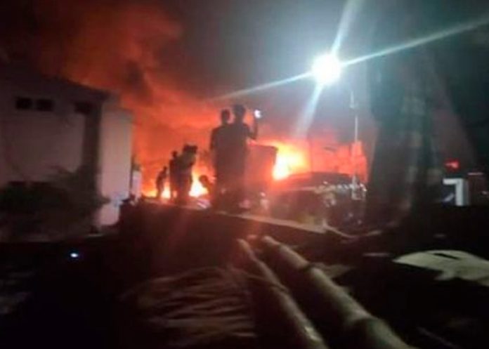 Al menos cinco muertos en un incendio en una fábrica de Bangladesh