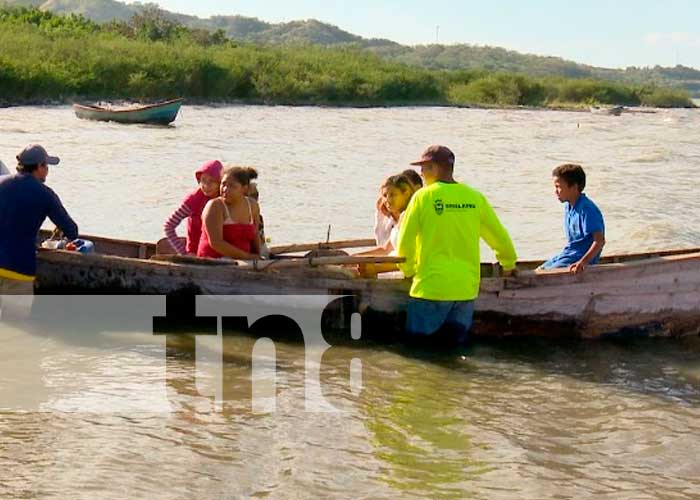 Familias de Mateare celebran purísima acuática en el lago Xolotlán