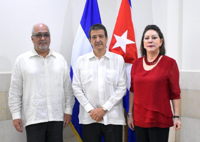 Embajador de Cuba visita la CSJ, Cinemateca Nacional, Canales 6, 4 y 13