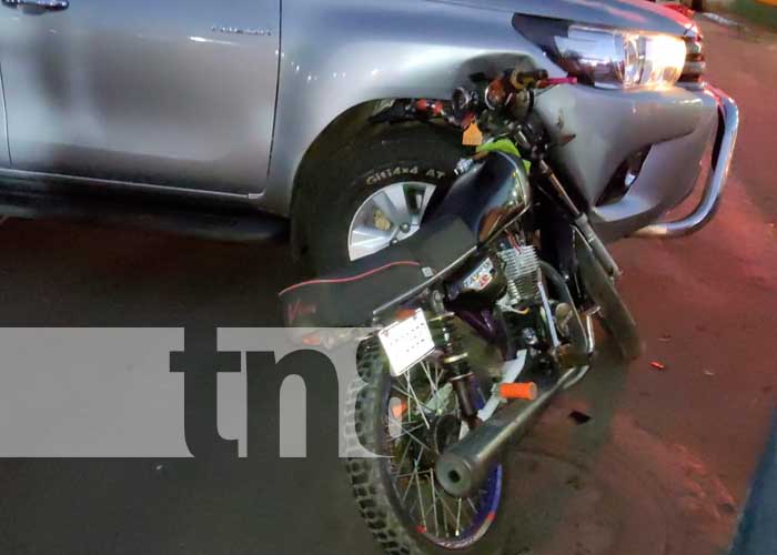 Motociclista lesionado tras impactar contra una camioneta en Juigalpa