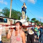 Instituciones celebran a la Virgen María al lado del pueblo de San Carlos