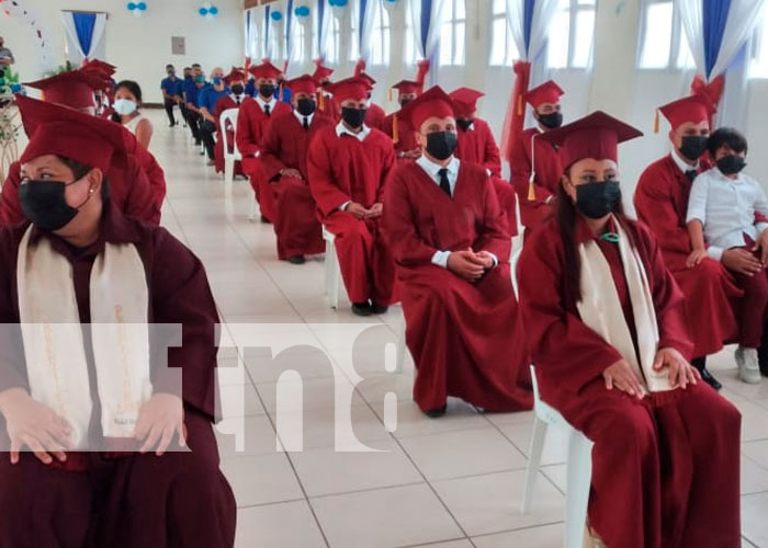 Privados de libertad de Tipitapa reciben diploma por haber finalizado la secundaria 